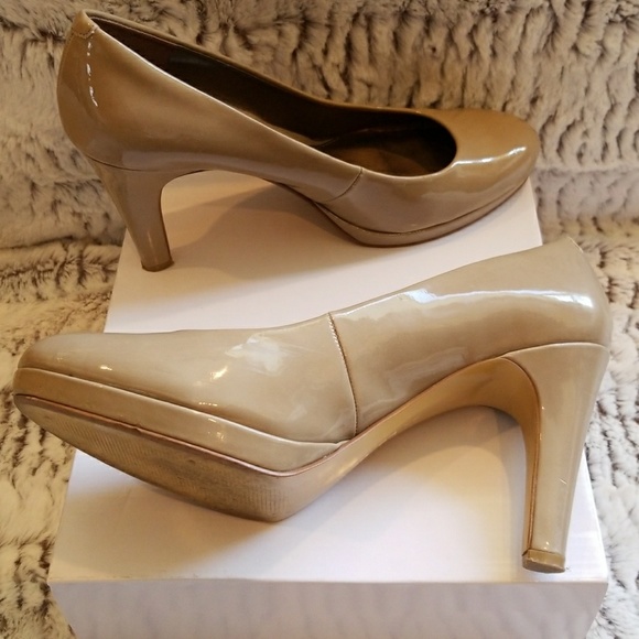 Bandolino Patient Leather Nude Pump - Picture 8 of 8